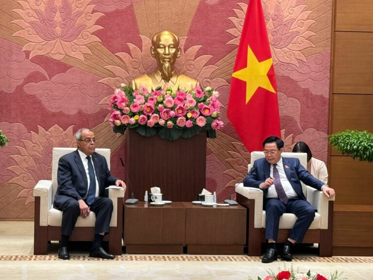 وزير الصناعة السيد علي عون يستقبل من طرف رئيس المجلس الوطني الفيتنامي