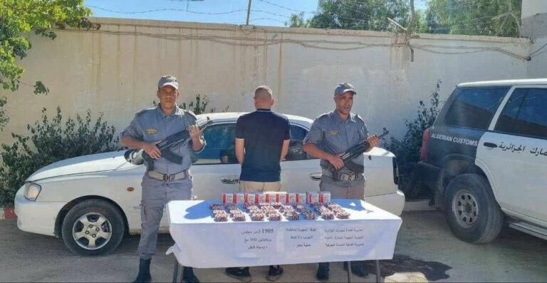 جمارك الأغواط : توقيف شخص وحجز 1905 قرصا مهلوسا من نوع بريغابالين 300ملغ