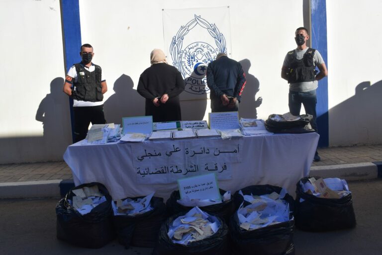 قسنطينة : الإطاحة بشبكة إجرامية مختصة في تزوير ملفات قاعدية للمركبات ومحررات إدارية