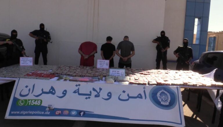 شرطة وهران تضبط 2,4 كلغ من الكوكايين وأزيد من 130 ألف قرص مهلوس وتفكك شبكة دولية للهجرة السرية