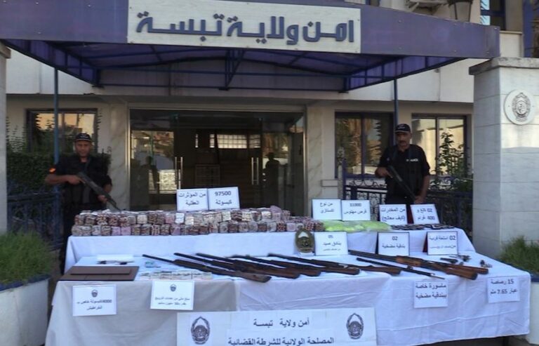 شرطة تبسة تطيح بشبكة إجرامية وتسترجع 09 أسلحة نارية وأزيد من 128 ألف قرص من المؤثرات العقلية