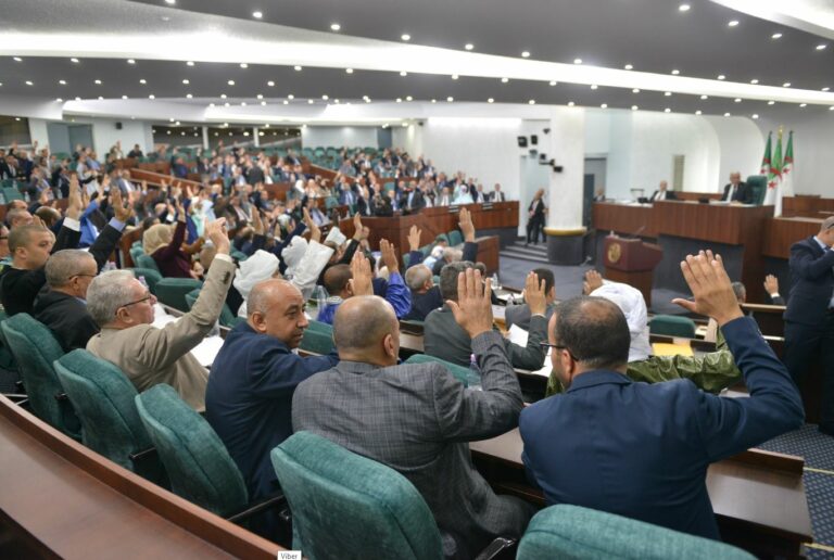 المصادقة على الحكم محل الخلاف بين الغرفتين في القانون المتعلق بالعقار الاقتصادي