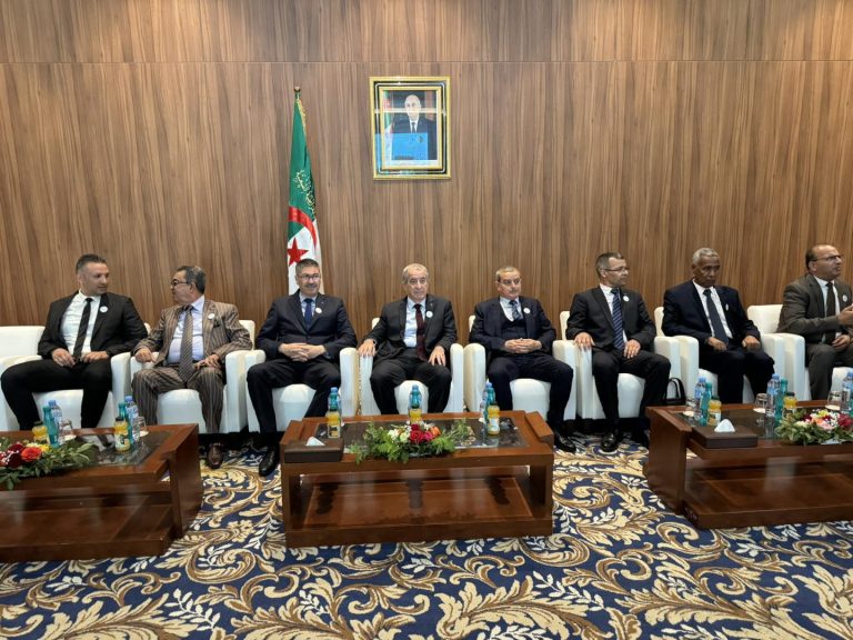 ديدوش يشرف على أشغال اللقاء الوطني حول وجهة الجزائر السياحية بـ “مستغانم”