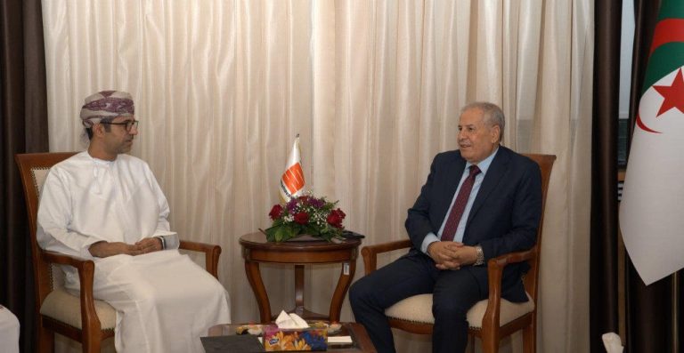 مدير سوناطراك يستقبل وفدا من شركة “أبراج” لخدمات الطاقة “العمانية”