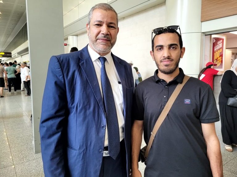 الحائز على المرتبة الثالثة في جائزة ليبيا الدولية للقرآن الكريم يحل بالجزائر