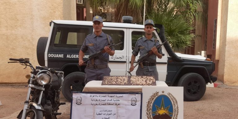 جمارك الأغواط : توقيف شخصين وحجز أزيد من 15000 كبسولة مهلوسة