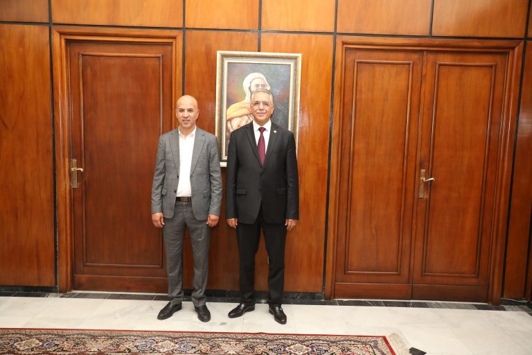 رئيس المجموعة البرلمانية للثلث الرئاسي يشارك في اجتماع استثنائي حول فلسطين