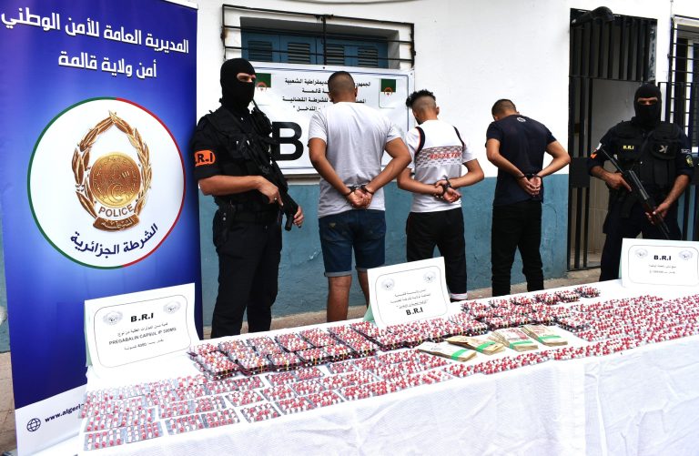 شرطة قالمة تفكك جماعة إجرامية وتحجز 4080 كبسولة من المؤثرات العقلية