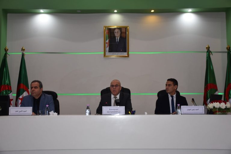 وزير الفلاحة يدعو الفاعلين في القطاع للتجند التام لإنجاح الموسم