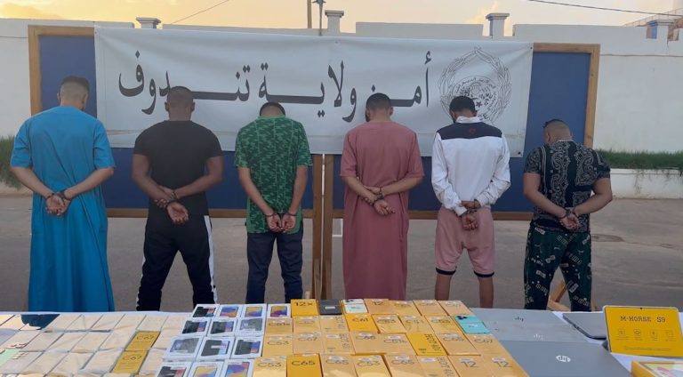 شرطة تندوف تلقي القبض على منفذي عملية السطو على المحل التجاري