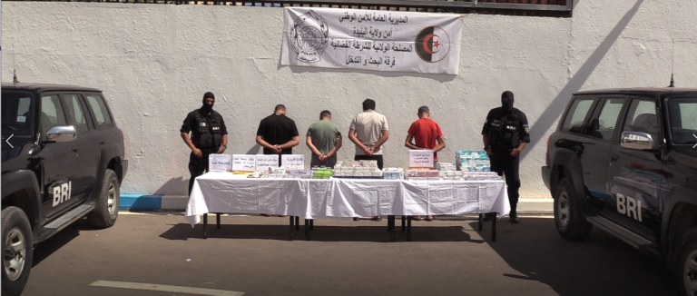 شرطة البليدة تضع حدا لشبكة إجرامية مختصة في بيع المؤثرات العقلية وتضبط أكثر من 31 ألف قرص