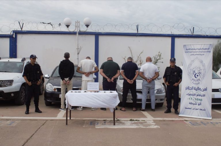 شرطة العاصمة تطيح بشبكة إجرامية وتسترجع 07 مركبات ووثائق إدارية مزورة