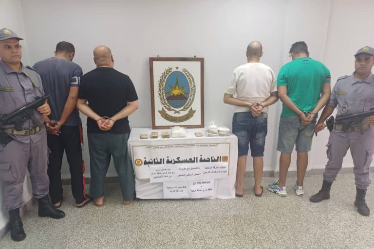 جمارك وهران : توقيف أربعة أشخاص وحجز أزيد من 3 كلغ من الكوكايين