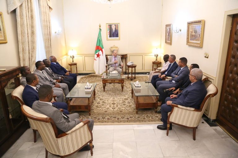 صالح ڨوجيل يستقبل أعضاء من المجلس الشعبي الولائي لولاية تيميمون