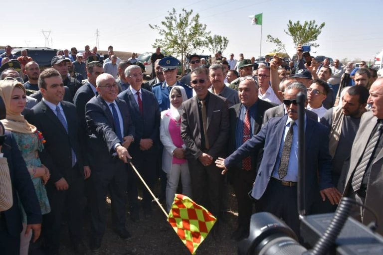 وزير الفلاحة يوسف شرفة يعطي إشارة انطلاق حملة الحرث والبذر للموسم الفلاحي 2024-2025