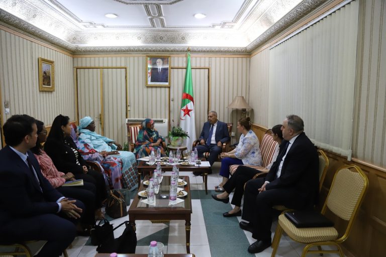 وفد موريتاني يؤدي زيارة دراسية إلى وزارة العدل