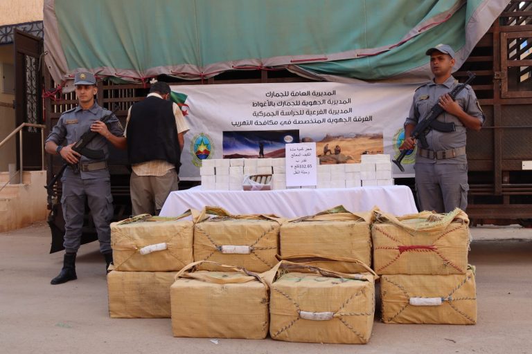 جمارك الأغواط تحبط محاولة تهريب 332,65 كلغ من الكيف المعالج