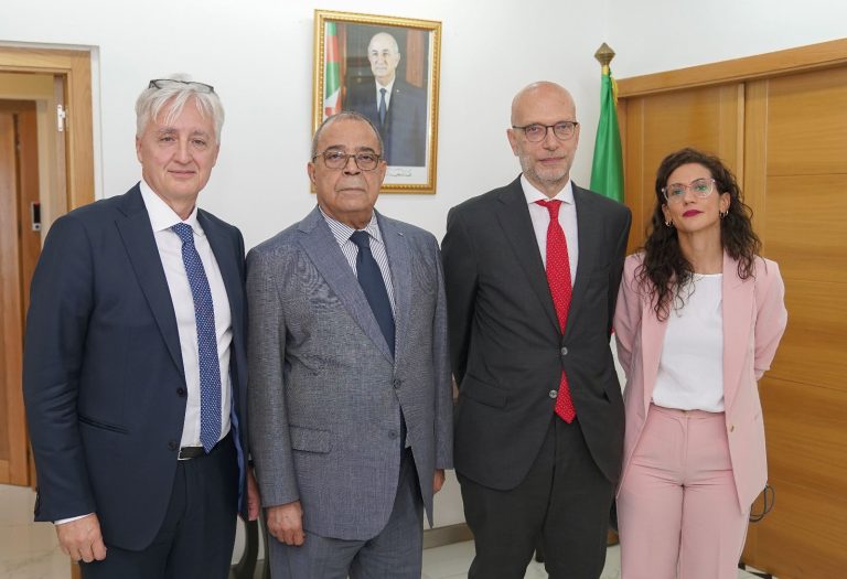 وزير الصناعة السيد علي عون يستقبل وفدا عن مجمع “إيفيكو”