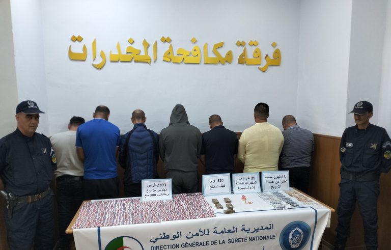 شرطة سيدي بلعباس في 03 قضايا مختلفة توقف 08 أشخاص وتحجز كمية من المخدرات والمؤثرات العقلية