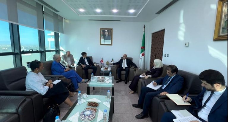 وزير التجارة الطيب زيتوني يستقبل نائب المفوض البريطاني للتجارة مع أفريقيا