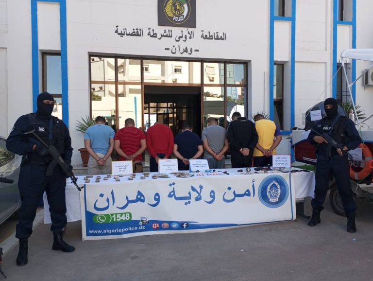 شرطة وهران في عمليات متفرقة تطيح بـ 03 شبكات إجرامية مختصة في الإتجار بالمخدرات وتنظيم رحلات الإبحار السري