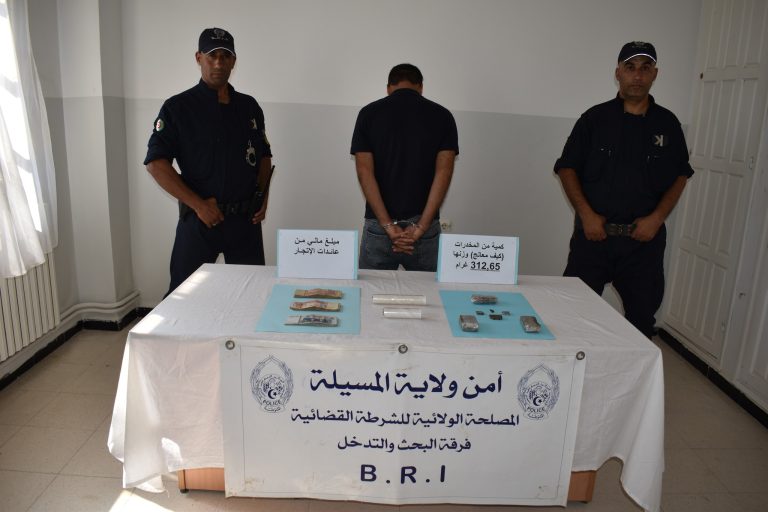 شرطة المسيلة : توقيف شخص وحجز كمية من المخدرات