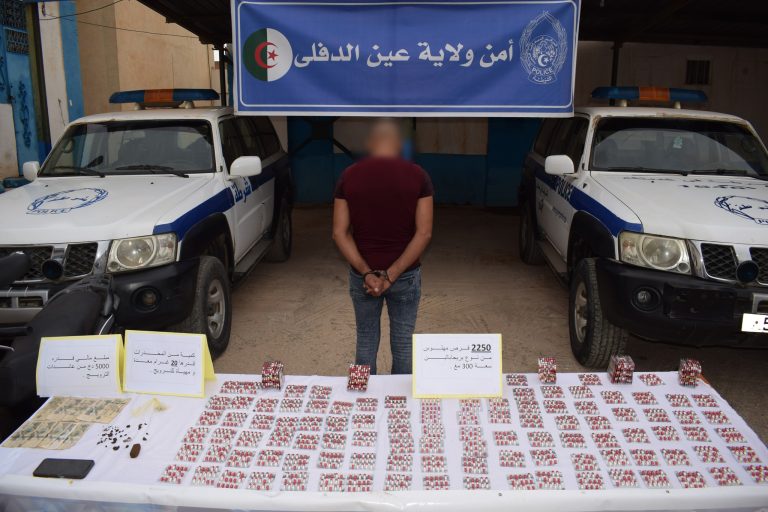 شرطة عين الدفلى تطيح بمروج مخدرات وتضبط 2250 قرص مهلوس
