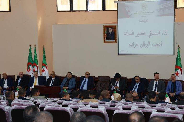 والي ولاية تيارت يستقبل أعضاء من البرلمان بغرفتيه