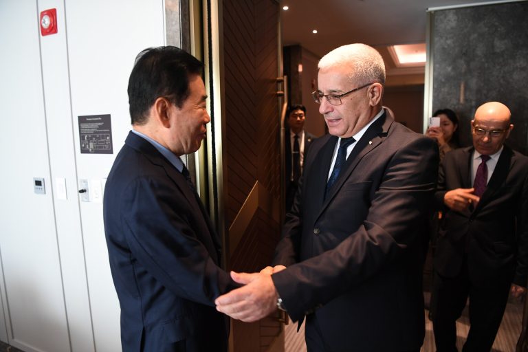 الرئيس السابق للجمعية الوطنية الكورية يزور السيد بوغالي بإقامته ويؤكد ارتياحه لنتائج زيارته الأخيرة إلى الجزائر