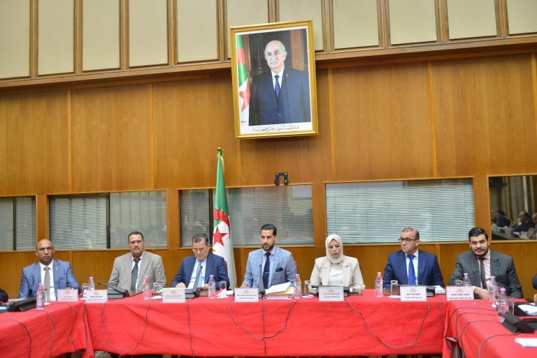 وزير العمل يعرض ميزانية وأهداف قطاعه أمام لجنة المالية والميزانية