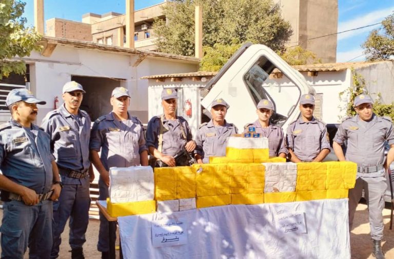 جمارك تيارت : إحباط عملية تهريب 125 كلغ من الكيف المعالج