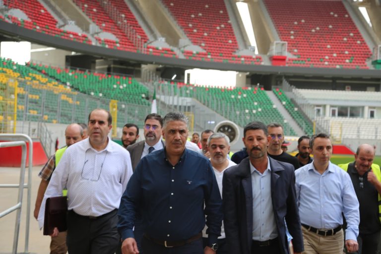 وزير السكن يقف على جاهزية ملعب علي عمار المدعو علي لابوانت بالدويرة