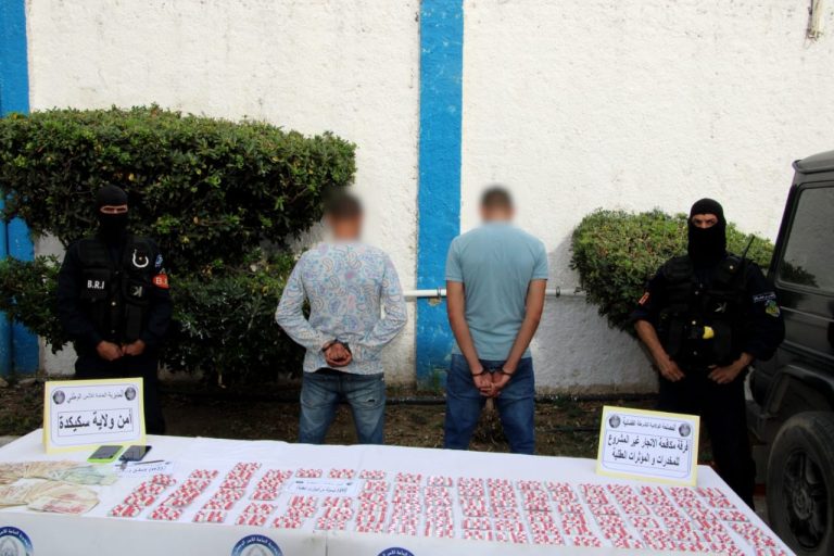 شرطة سكيكدة : توقيف شخصين وحجز أكثر من 1500 كبسولة من المؤثرات العقلية