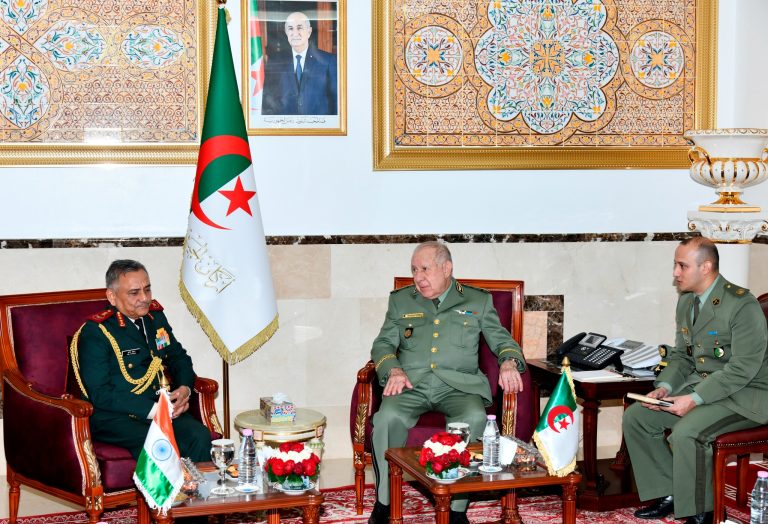 الفريق أول السعيد شنڨريحة يستقبل رئيس أركان دفاع جمهورية الهند