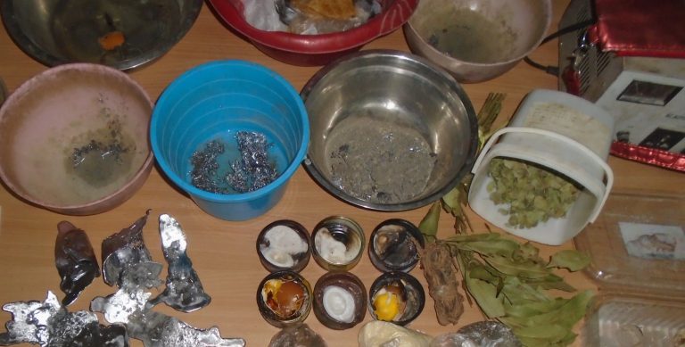 شرطة باتنة تطيح بمشعوذة و11 شخص على خلفية ممارستهم لطقوس السحر والشعوذة