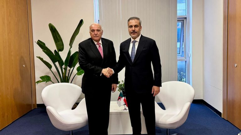 على هامش مشاركته في منتدى الأمم المتحدة لتحالف الحضارات، وزير الخارجية أحمد عطاف يلتقي مع عدة وزراء