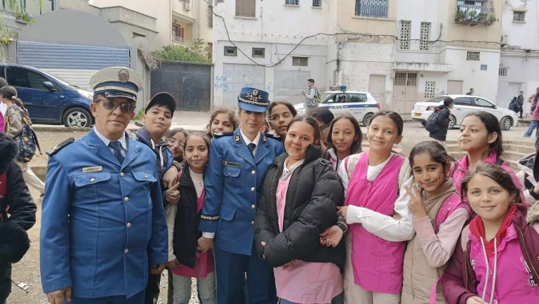 شرطة البليدة ترافق المتمدرسين والمتربصين لتحصينهم وإبعادهم عن مختلف الآفات الإجتماعية