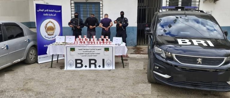 شرطة قالمة : توقيف شخصين وحجز 6884 كبسولة من المؤثرات العقلية