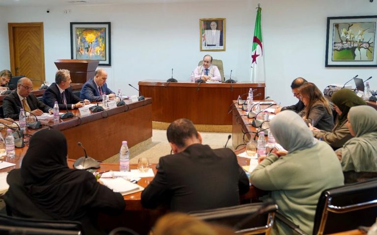 وزير الصناعة يشدد على ضرورة تطوير الكفاءات والتحكم في المهن الصناعية