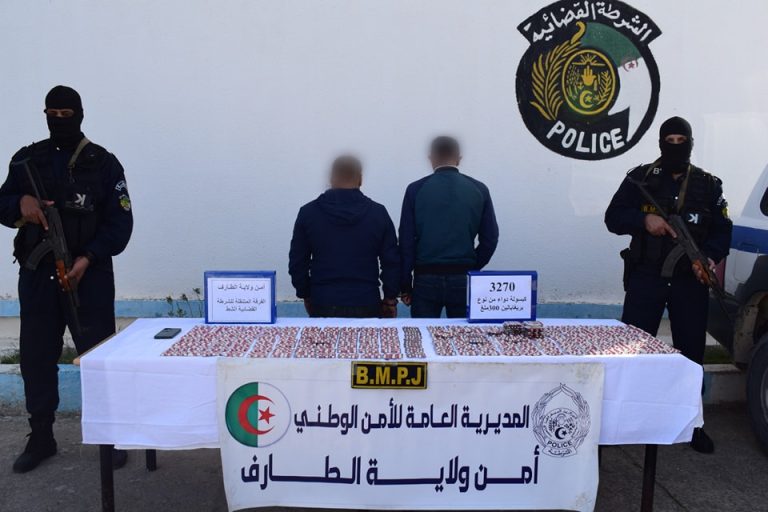 شرطة الطارف : توقيف شخصين وضبط أزيد من 3200 كبسولة من المؤثرات العقلية