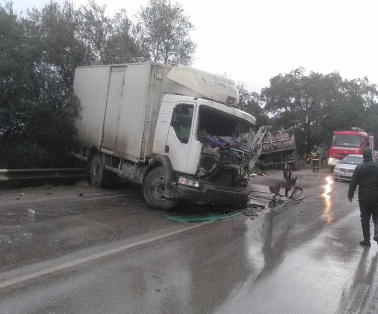 جيجل : 03 مصابين في حادث إصطدام شاحنتين