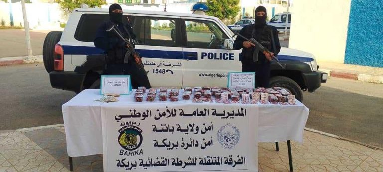 شرطة باتنة تشل نشاط شبكة إجرامية وتحجز أزيد من 10600 كبسولة من المؤثرات العقلية