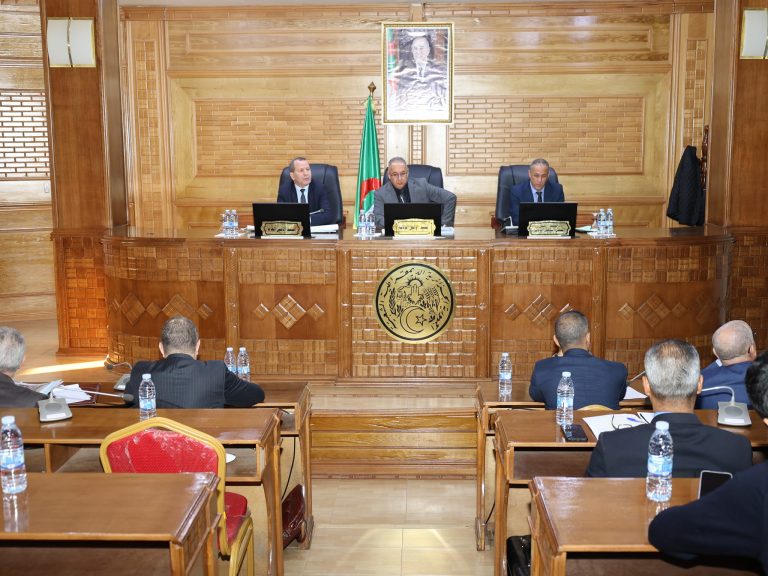 والي تيسمسيلت يترأس اجتماعا تنسيقيا رفقة الامين العام لوزارة السياحة والصناعة التقليدية