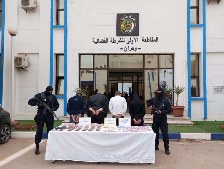 شرطة وهران تطيح بشبكتين إجراميتين وتحجز 866 قرص مهلوس وكمية من المخدرات يفوق وزنها 03 كلغ