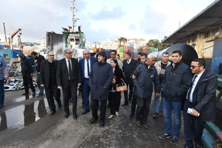 وزير النقل السيد السعيد سعيود يقوم بزيارة ميدانية فجائية لميناء الجزائر