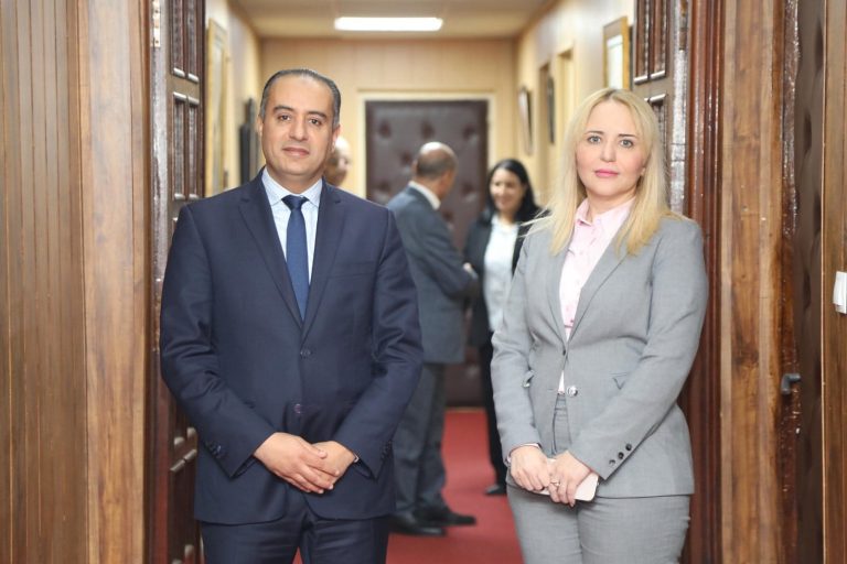 وزير الرياضة وليد صادي يستقبل رئيسة الهلال الأحمر الجزائري