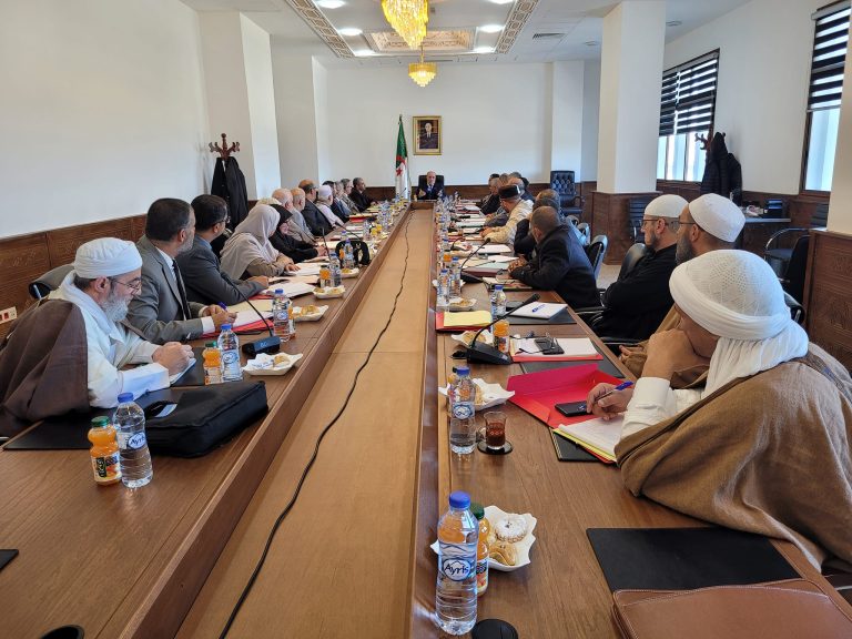 وزير الشؤون الدينية يعقد اجتماعا للجنة الوزارية للفتوى