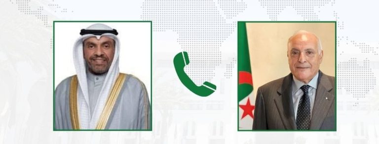 وزير الخارجية أحمد عطاف يجري مكالمة هاتفية من نظيره الكويتي