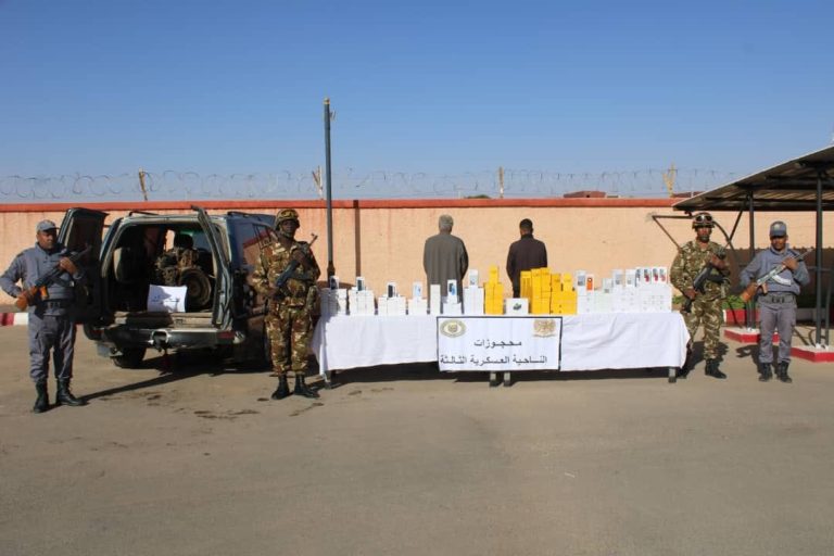 الجمارك ببشار توقف شخصين وتحبط محاولة تهريب بضاعة أجنبية