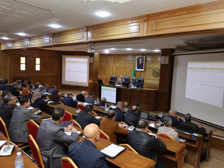 تيسمسيلت : اجتماع المجلس التنفيذي للاطلاع على وضعية سير المشاريع لمختلف القطاعات